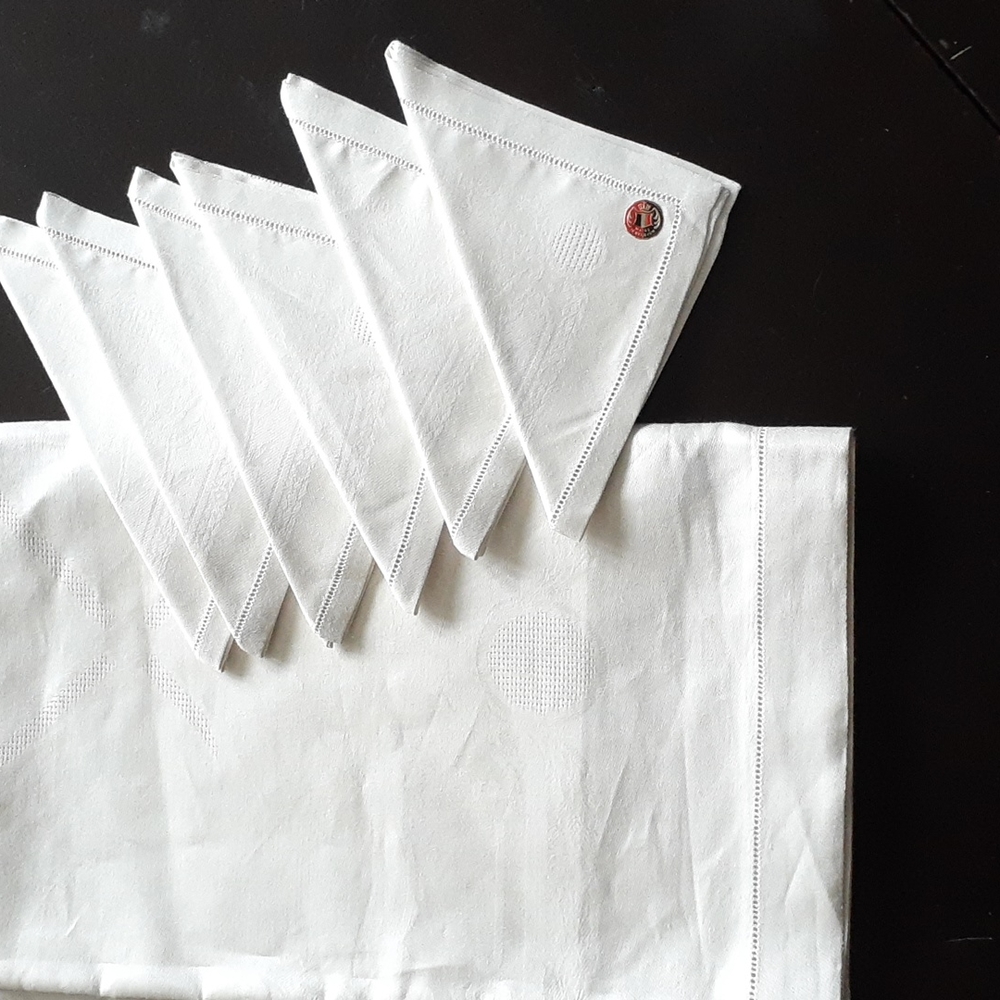 Vintage Linen Tablecloth and Napkin Set-Never Been Used